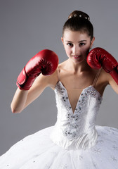 Female ballet dancer - 56928646