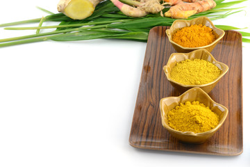 Turmeric roots and powder