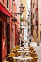 Foto auf Acrylglas Alte malerische Straße in Madrid © JackF