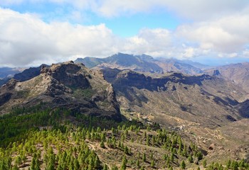 Fototapeta na wymiar Gran Canaria mountain landscape. View from Roque Nublo peak.