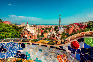 Naklejka na ściany i meble Słynny Park Guell w Barcelonie, Hiszpania.
