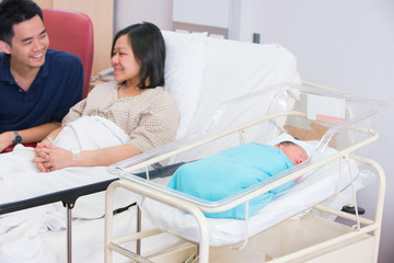 Obraz na płótnie Canvas Asian chinese family with newborn baby in the hospital