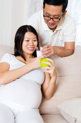 Obraz na płótnie Canvas Healthy lifestyle of pregnant woman
