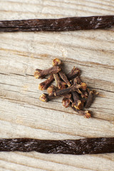 Spice cloves and vanilla.