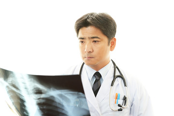 診療中の医師