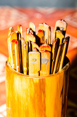 Seam-Si, Chi-Chi Sticks or fortune sticks, shake for future fore