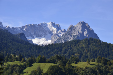 Fototapeta na wymiar Zugspitze und Waxenstein mit Höllentalferner