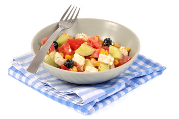 Salade composée dans une assiette