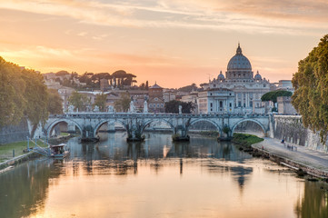 Fototapeta na wymiar Ponte Sant'Angelo (Most Hadriana) w Rzymie, Włochy,