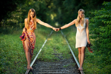 barfuss auf Schienen