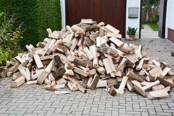 Holz Kaminholz abgeladen