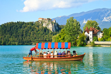 Boat and lake Bled, Slovenia - obrazy, fototapety, plakaty