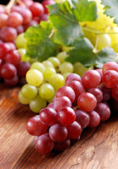 grappoli di uva rossa e bianca