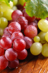 grappoli di uva rossa e bianca