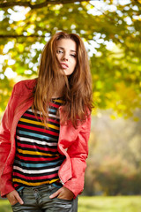 Fototapeta premium Beautiful autumn woman in golden park