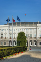 Fototapeta na wymiar Wejście do Pałacu Prezydenckiego w Warszawie