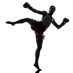 Tableaux ronds sur plexiglas Anti-reflet Arts martiaux one man exercising thai boxing silhouette
