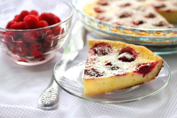 Cottage cheese pie with raspberries