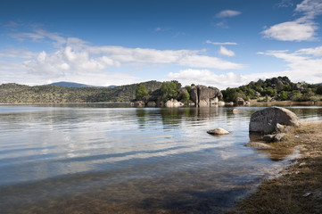 Fototapeta na wymiar Views of the reservoir of El Burguillo, Avila, Spain