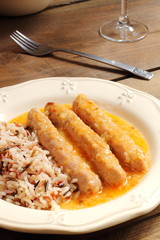 Salchichas al vino blanco con arroz