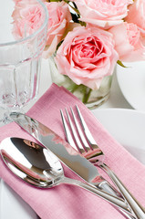 Luxurious table setting with pink roses