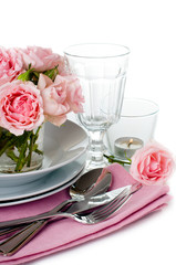 Luxurious table setting with pink roses