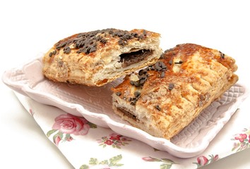 Pastel de hojaldre relleno de chocolate