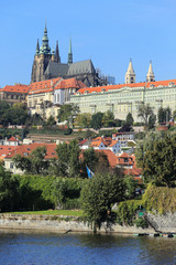 Obraz premium Colorful autumn Prague gothic Castle above River Vltava
