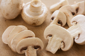 White button mushrooms - 57004602