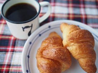 クロワッサンとコーヒー