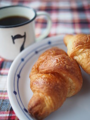 クロワッサンとコーヒー
