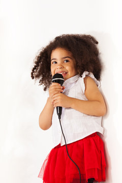 Very little girl with amazing voice