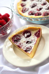 Cottage cheese pie with raspberries