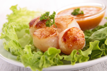 scallop and salad