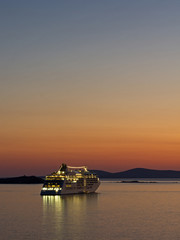 Fototapeta na wymiar sunset cruise ship