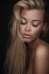 Fototapeta premium Portrait of a stunning blonde beauty