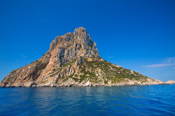 Fototapeta na wymiar Es Vedra wyspie Ibiza ścisłej widok z łodzi