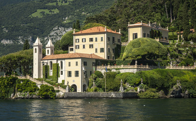 Fototapeta na wymiar Prestigious villa on the shores of Lake Como