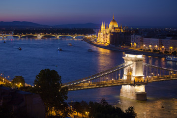 Fototapeta na wymiar Budapest cityscape with Chain Bridge and Parliament Building