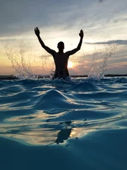 Zelfklevend Fotobehang man in swimmingpool © gmddl
