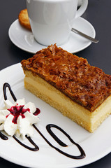 Bienenstich und Kaffee