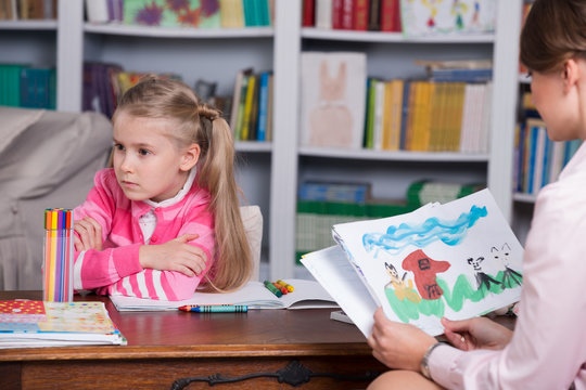 Child psychologist with a little girl