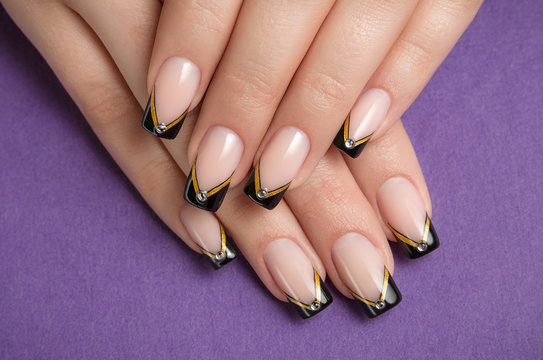Fingernail with black french manicure