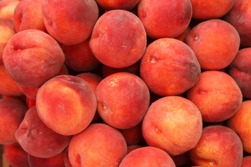 Fototapeta na wymiar Ripe peaches