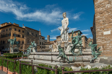 Fototapeta na wymiar Fontanna Neptuna na Piazza della Signoria we Florencji.