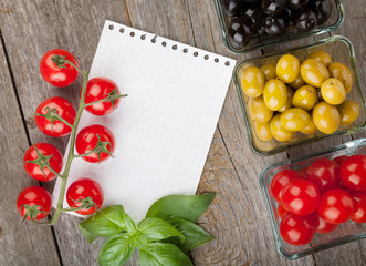 Naklejka na ściany i meble Blank notepad paper for recipes and fruits
