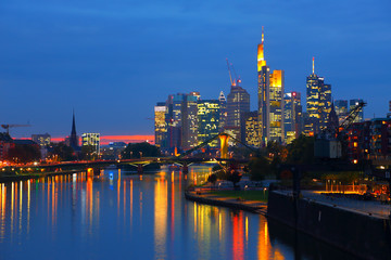 Fototapeta na wymiar Frankfurt, Blick von der Deutschherrnbrücke (2013