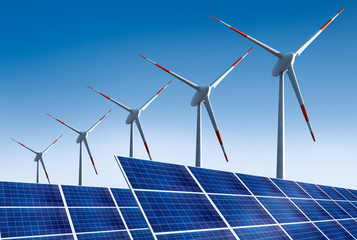 5 Windräder mit Solarpanels