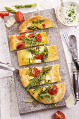 Flammkuchen mit mozzarella