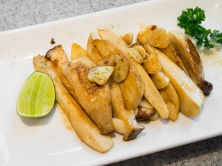 eryngii mushrooms with garlic